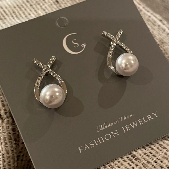 Earrings, Drop Faux Pearl & Rhinestones, BRAND NEW! - Picture 2 of 4